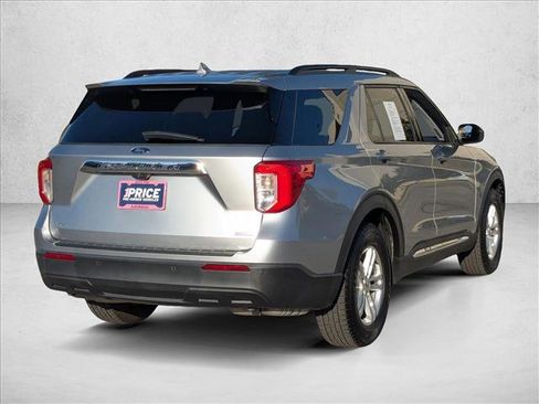 Used 2020 Ford Explorer XLT image 5