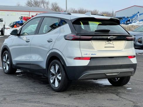 Used 2022 Chevrolet Bolt EUV LT w/ Convenience Package image 9