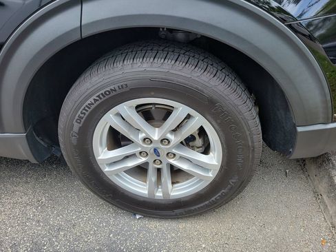 Used 2022 Ford Explorer XLT w/ Equipment Group 202A AWD/4WD image 7