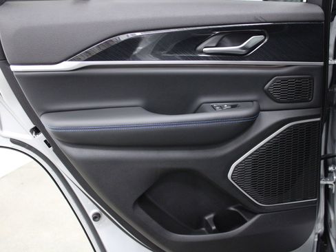 Used 2023 Jeep Grand Cherokee Trailhawk w/ Rear Seat Video Group I AWD/4WD image 17