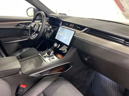New 2025 Jaguar F-PACE R-Dynamic S image 24