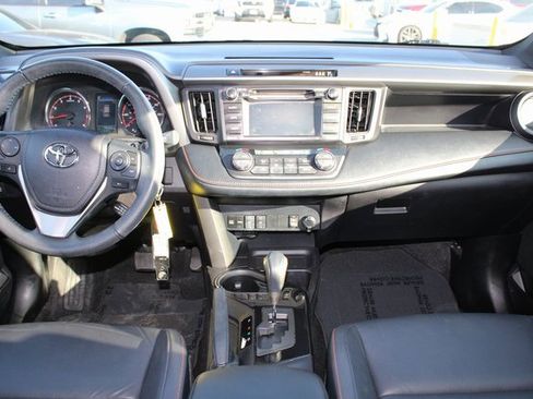 Used 2017 Toyota RAV4 SE image 10