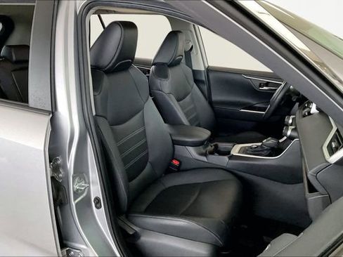 Used 2021 Toyota RAV4 Limited image 20