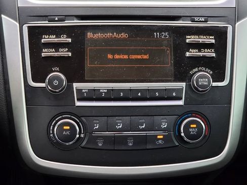Used 2016 Nissan Altima 2.5 SR w/ LED Appearance Package FWD image 11