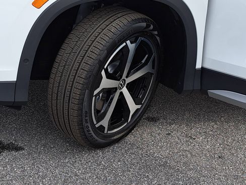 New 2026 Volkswagen Tiguan SE image 30