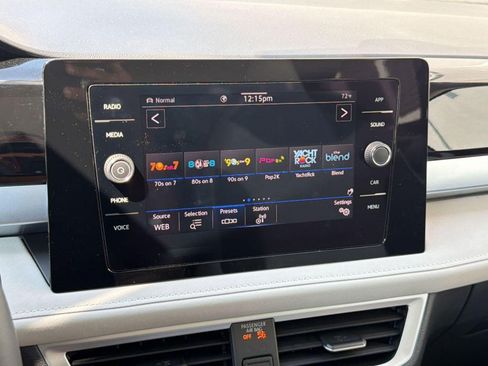 Used 2025 Volkswagen Taos SE image 23