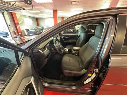 Certified 2022 Toyota RAV4 XLE w/ XLE Grade Weather Package AWD/4WD image 10