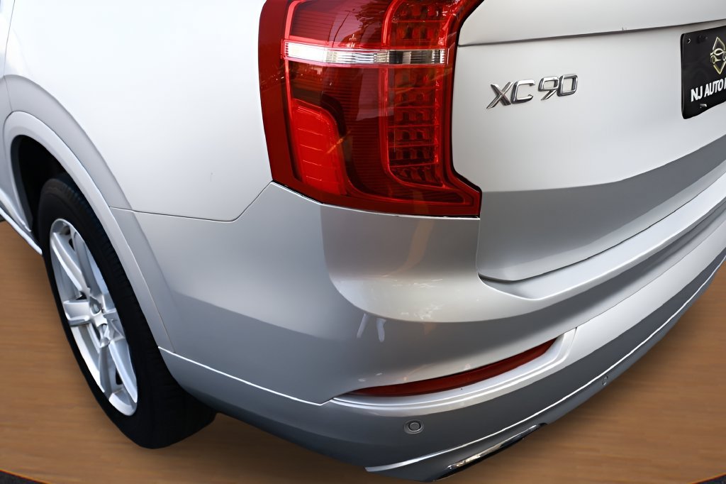 Used 2020 Volvo XC90 T6 Momentum AWD/4WD image 18