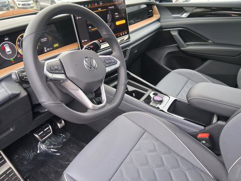 New 2026 Volkswagen Tiguan SEL R-Line AWD/4WD image 14