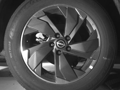 Used 2025 Nissan Rogue SV FWD image 15