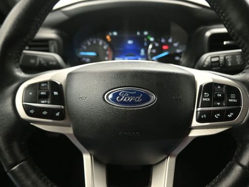 Used 2024 Ford Explorer XLT image 6