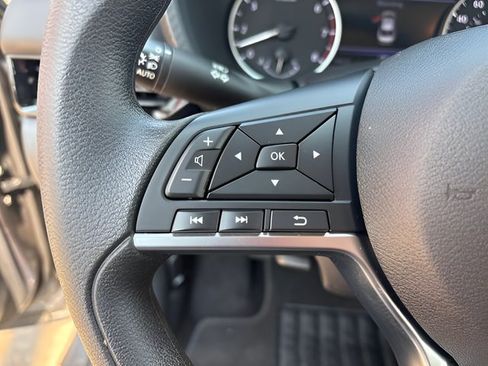 Certified 2025 Nissan Sentra SV FWD image 33