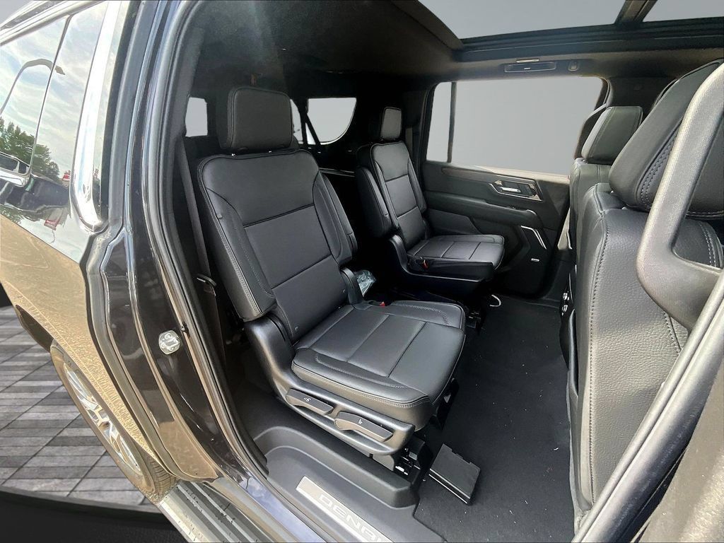 New 2026 GMC Yukon XL Denali w/ Sun & Power Step Package AWD/4WD image 10