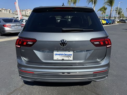 Used 2023 Volkswagen Tiguan SE w/ Panoramic Sunroof Package FWD image 12