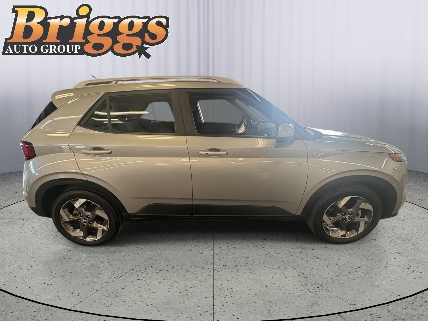 Used 2025 Hyundai Venue SEL FWD image 6