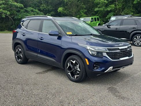 Used 2024 Kia Seltos EX FWD image 3