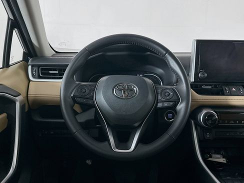 Used 2025 Toyota RAV4 XLE Premium image 18