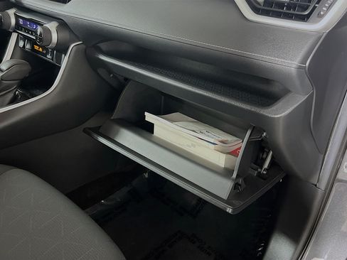 Used 2019 Toyota RAV4 XLE w/ Convenience Package FWD image 35