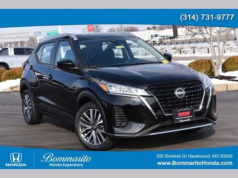 Used 2024 Nissan Kicks SV image 1