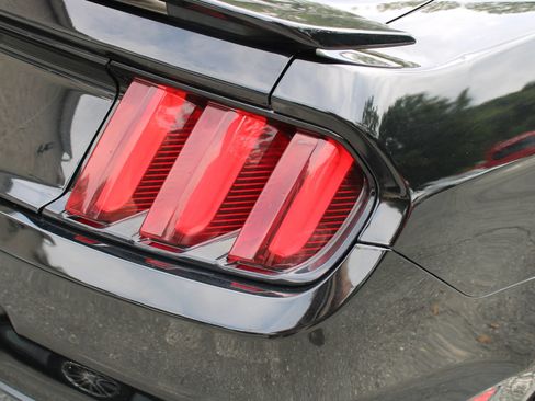 Used 2017 Ford Mustang GT Premium RWD image 31