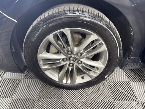 Used 2015 Toyota Camry SE image 11