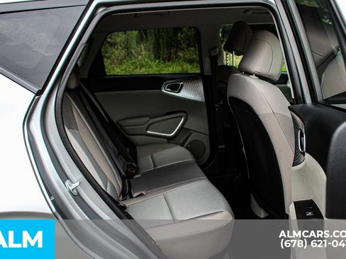 Used 2025 Kia Soul LX w/ LX Technology Package FWD image 19