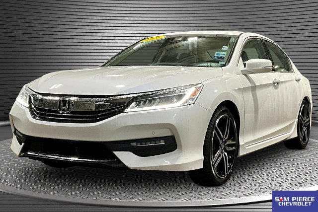 Used 2017 Honda Accord Touring image 1