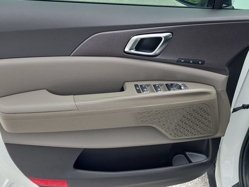 New 2026 Kia Carnival EX FWD image 18