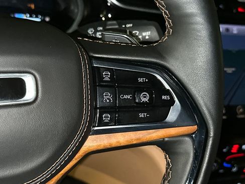 Used 2023 Jeep Grand Cherokee L Summit AWD/4WD image 36