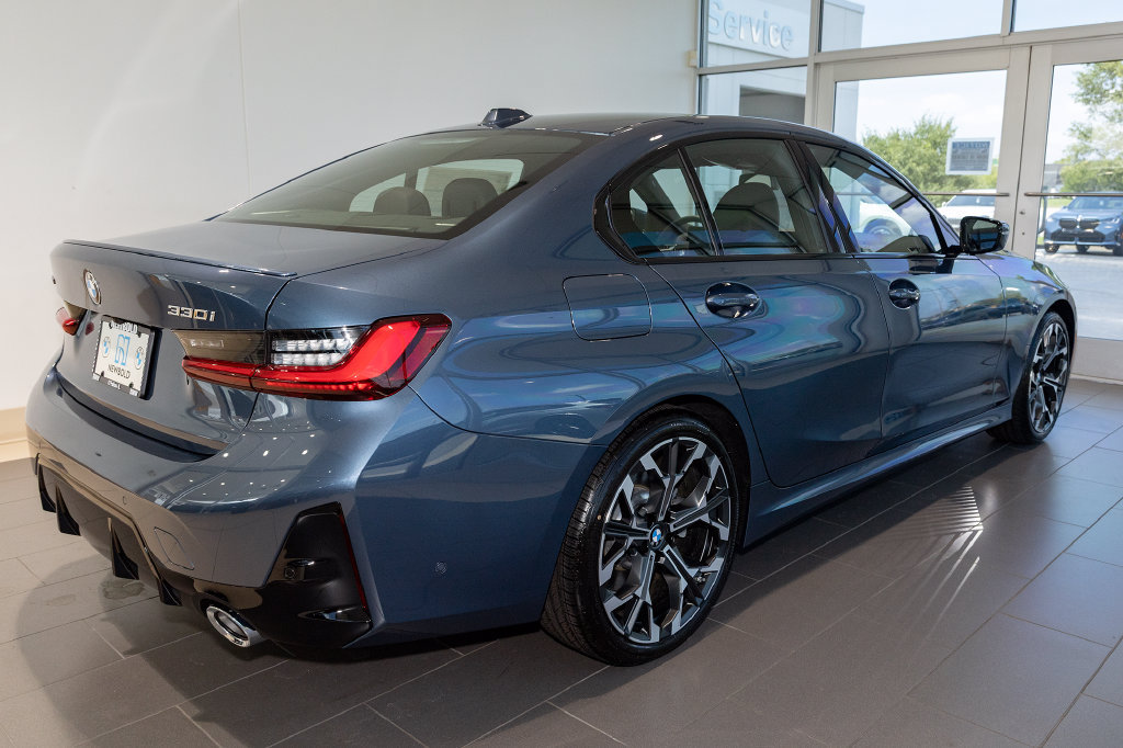 Used 2026 BMW 330i xDrive Sedan w/ M Sport Package AWD/4WD image 16