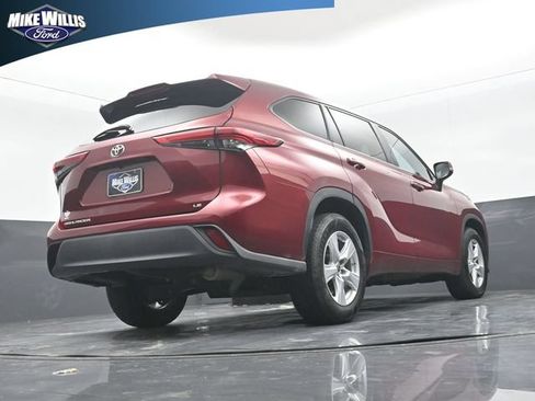 Used 2020 Toyota Highlander LE FWD image 23
