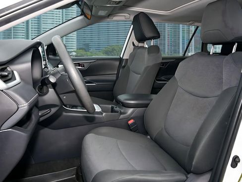 Used 2024 Toyota RAV4 XLE w/ Convenience Package FWD image 15