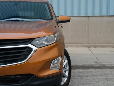Used 2018 Chevrolet Equinox LT FWD image 2