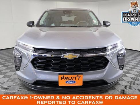 Used 2025 Chevrolet Trax LS FWD image 3
