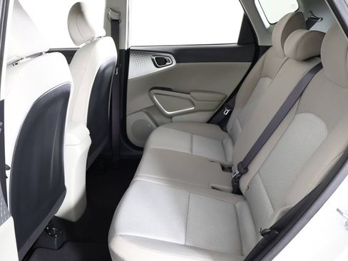 Certified 2023 Kia Soul LX w/ LX Technology Package FWD image 31