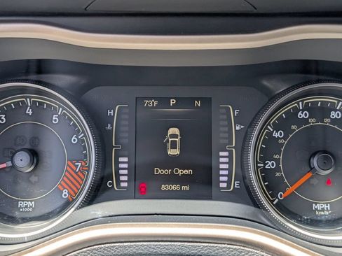 Used 2015 Jeep Cherokee Latitude w/ Cold Weather Group AWD/4WD image 39