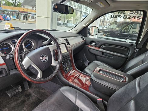Used 2013 Cadillac Escalade ESV Luxury AWD/4WD image 28