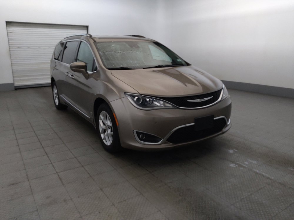 Used 2017 Chrysler Pacifica Touring-L Plus w/ Advanced Safetytec Group FWD image 13