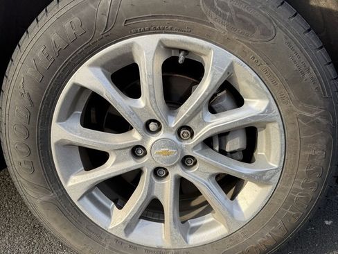 Used 2021 Chevrolet Equinox LT image 18