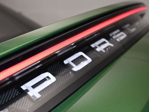 Used 2020 Porsche Taycan 4S image 33