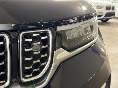 Used 2023 Jeep Grand Cherokee Summit AWD/4WD image 10