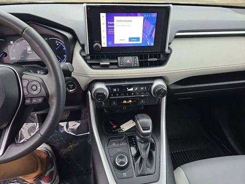 Used 2023 Toyota RAV4 XLE Premium image 7