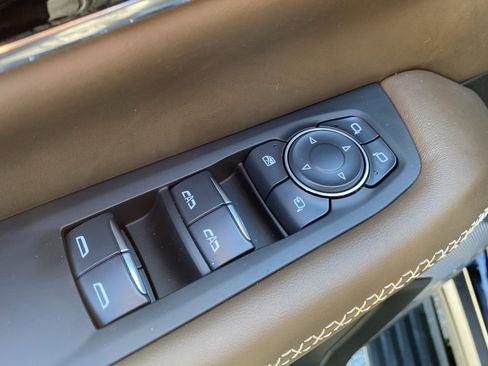 Used 2025 GMC Yukon Denali Ultimate image 27