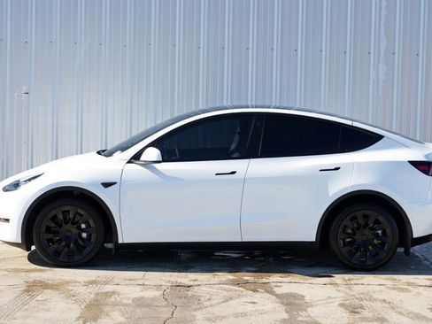 Used 2022 Tesla Model Y Long Range image 49