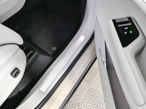 Certified 2025 Volvo EX90 Ultra AWD/4WD image 28