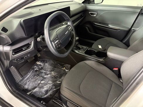 New 2025 Kia K4 LXS image 17