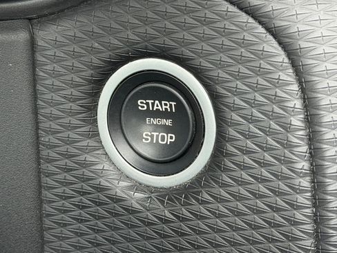 Used 2022 Land Rover Range Rover Velar R-Dynamic S image 31