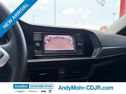 Used 2023 Volkswagen Jetta SE w/ Panoramic Sunroof Package FWD image 19