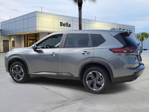 Certified 2025 Nissan Rogue SV FWD image 5