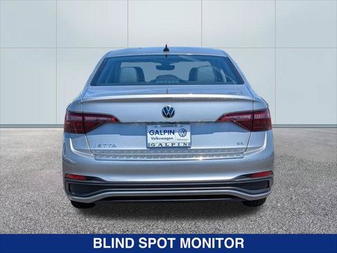 Used 2023 Volkswagen Jetta SE w/ Panoramic Sunroof Package FWD image 4